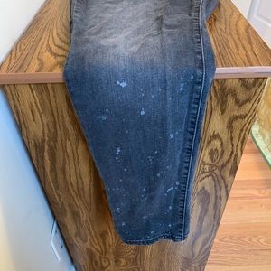 Distressed Black Levi’s with splatter detail!